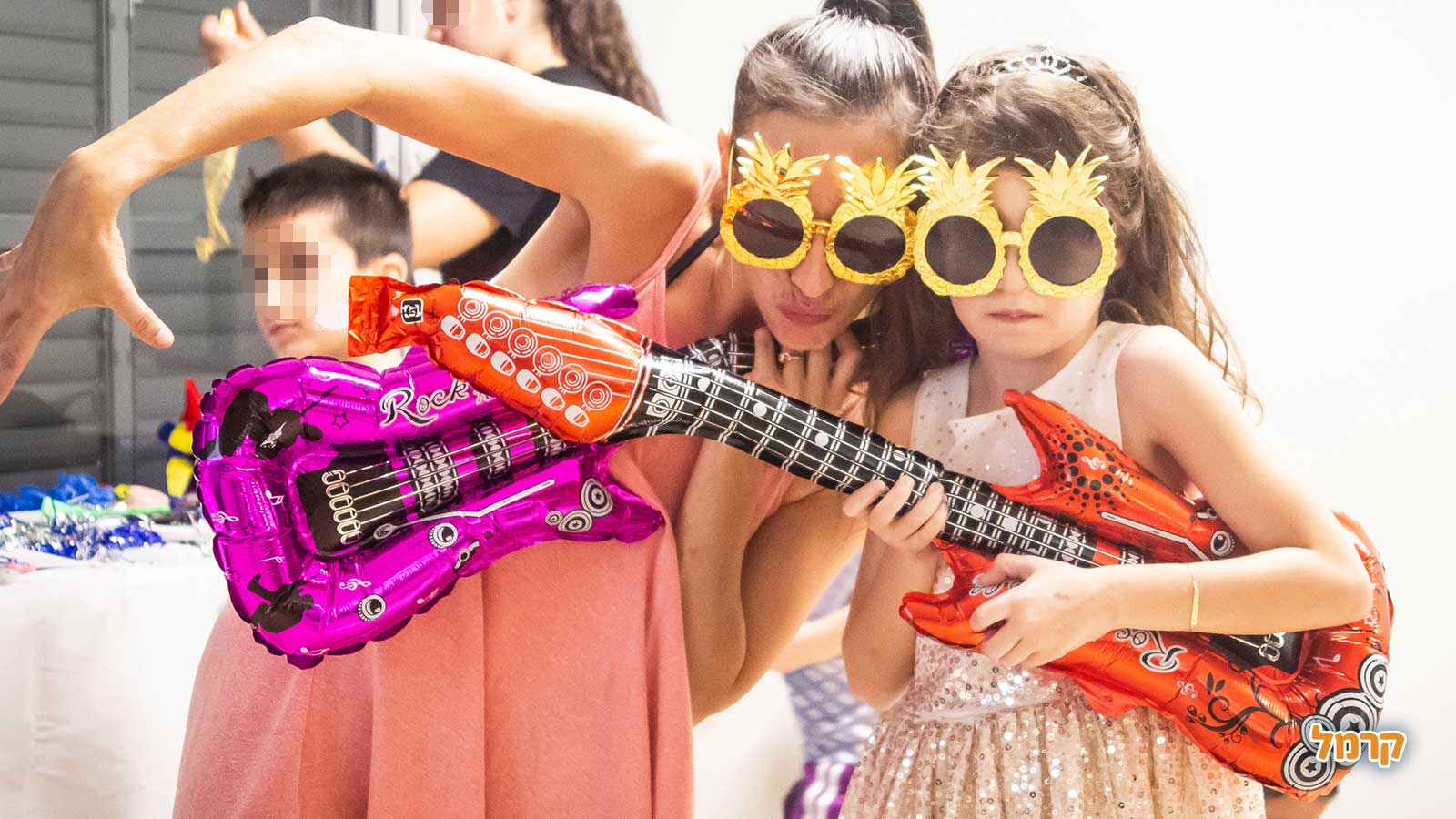 רוקדות עם רוני - 073-7025425