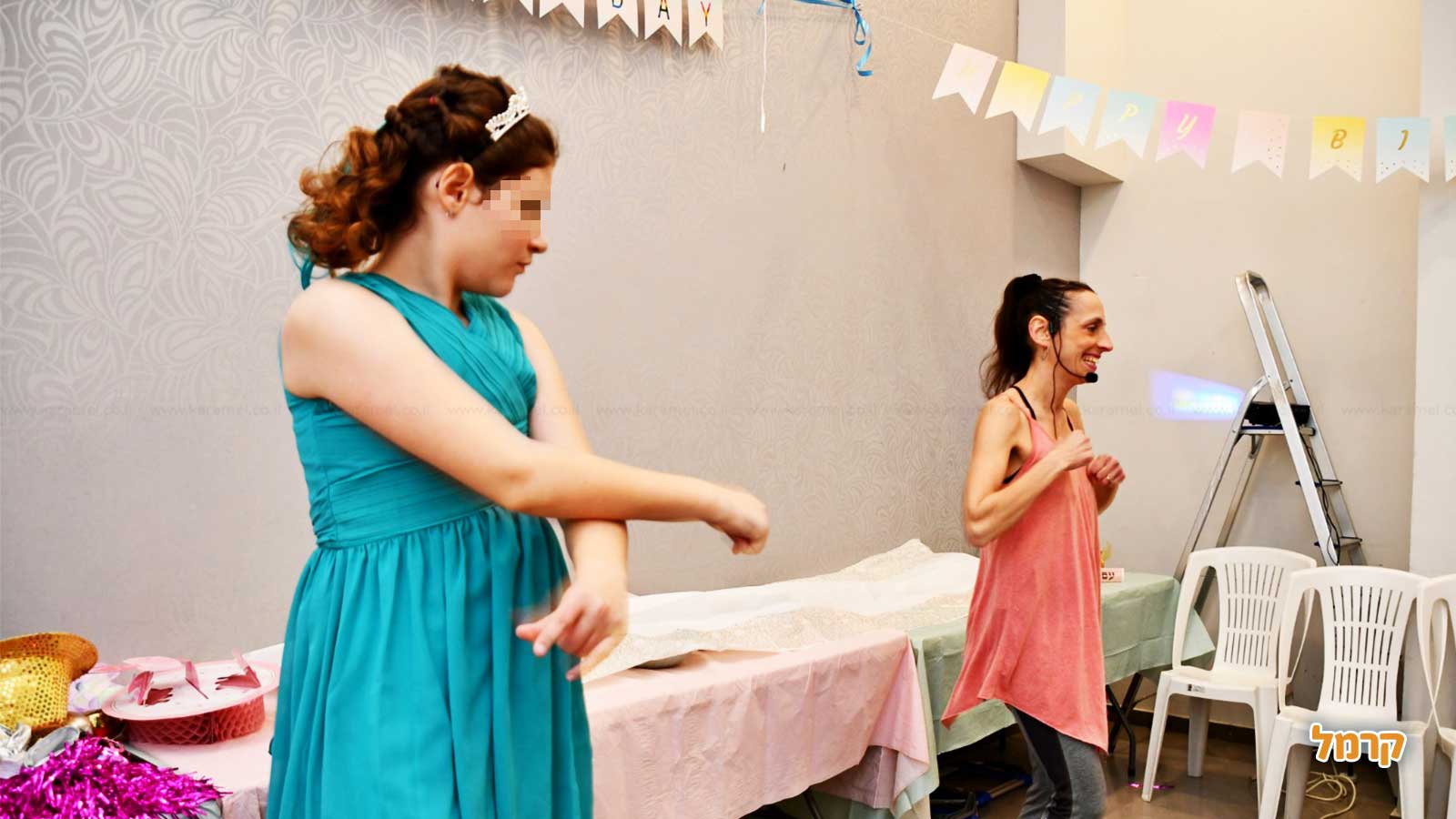 רוקדות עם רוני - 073-7025425