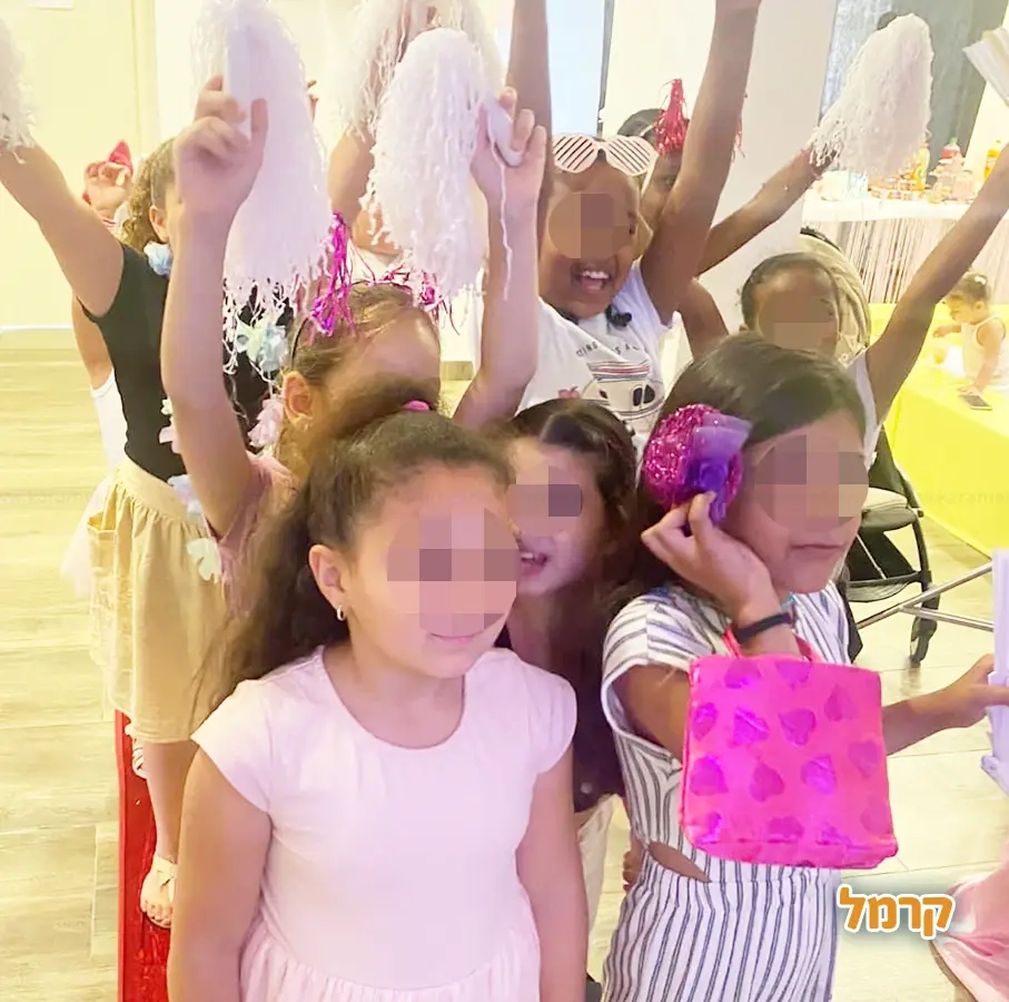 רוקדות עם רוני - 073-7025425